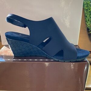 Bandolino B-Flexible Navy Wedge Sandals